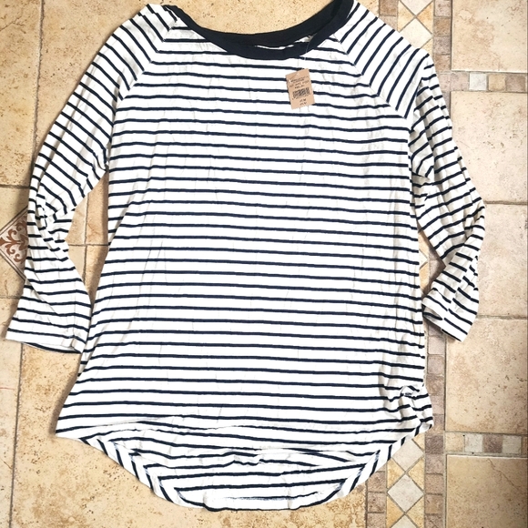 American Eagle Outfitters Tops - AMERICAN EAGLE SOFT AND SEXY T SHIRT